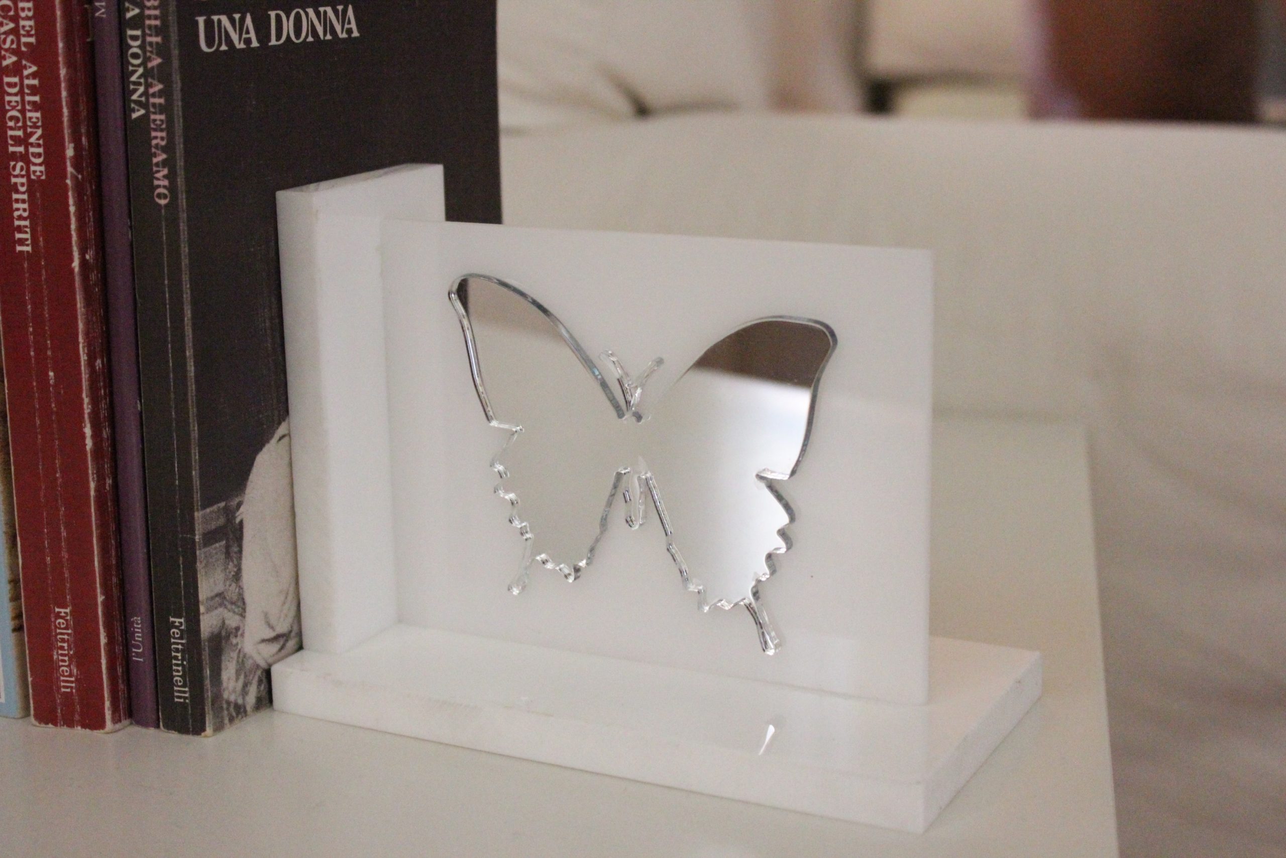 Astego Diego Astori Fermalibri Butterfly glass on white Two 155x8 H.115 Plexiglas